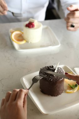 Masada lezzetli bir pasta var.