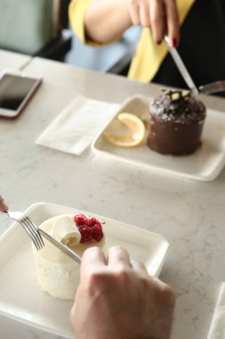 Masada lezzetli bir pasta var.