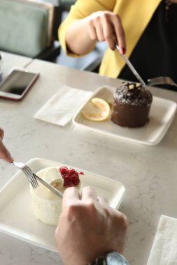 Masada lezzetli bir pasta var.