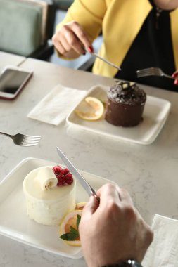 Masada lezzetli bir pasta var.