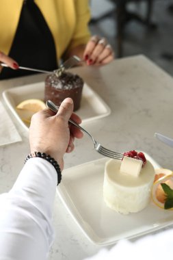 Masada lezzetli bir pasta var.