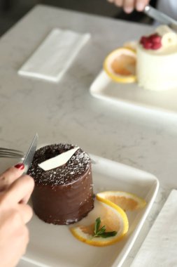 Masada lezzetli bir pasta var.