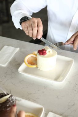 Masada lezzetli bir pasta var.