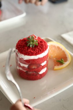 Masada lezzetli bir pasta var.