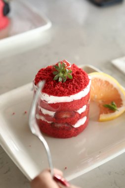 Masada lezzetli bir pasta var.