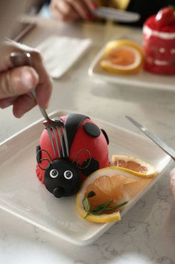 Masada lezzetli bir pasta var.