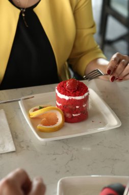 Masada lezzetli bir pasta var.