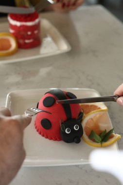 Masada lezzetli bir pasta var.