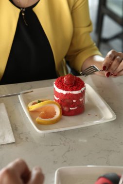 Masada lezzetli bir pasta var.