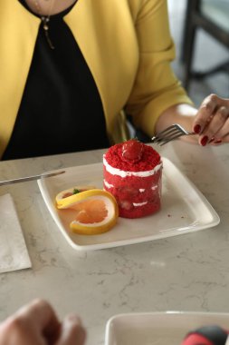 Masada lezzetli bir pasta var.