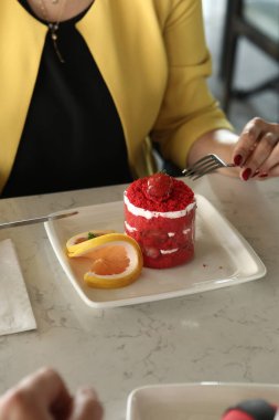 Masada lezzetli bir pasta var.