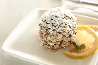 Masada lezzetli bir pasta var.