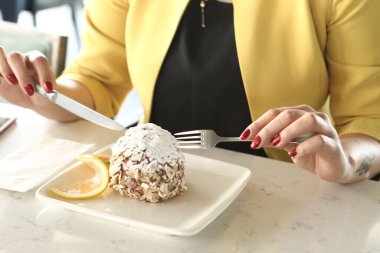 Masada lezzetli bir pasta var.