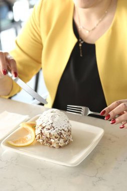 Masada lezzetli bir pasta var.