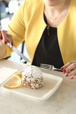 Masada lezzetli bir pasta var.