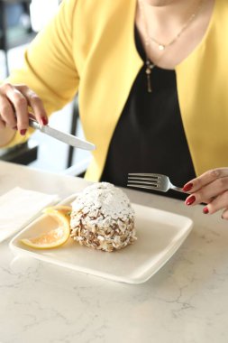 Masada lezzetli bir pasta var.