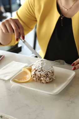 Masada lezzetli bir pasta var.