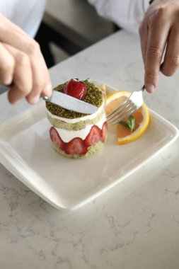 Masada lezzetli bir pasta var.