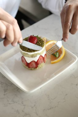 Masada lezzetli bir pasta var.