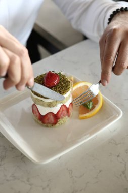 Masada lezzetli bir pasta var.