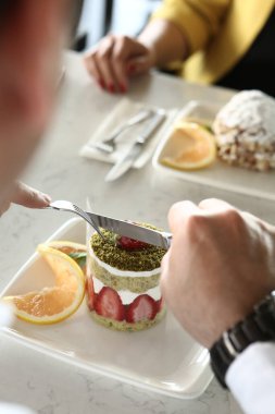 Masada lezzetli bir pasta var.