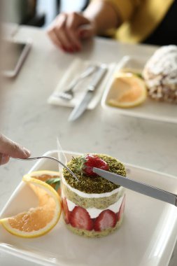 Masada lezzetli bir pasta var.