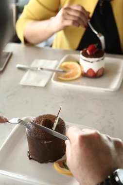 Masada lezzetli bir pasta var.