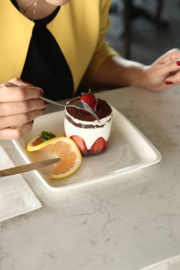 Masada lezzetli bir pasta var.