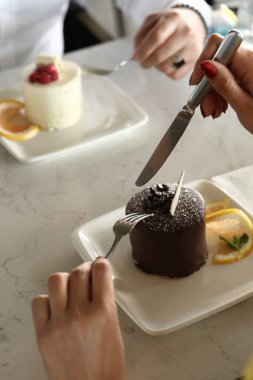 Masada lezzetli bir pasta var.