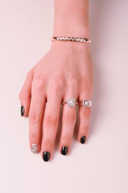 Elmas Mücevherler ve Moda Mücevherleri