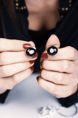 Elmas Mücevherler ve Moda Mücevherleri