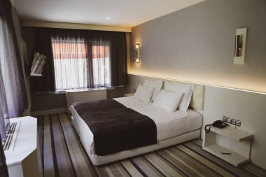 Lüks bir otel odası.