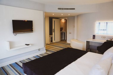 Lüks bir otel odası.