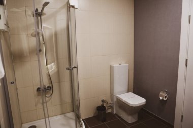 Lüks bir otel odası.