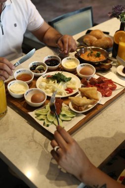 zengin ve leziz Türk Kahvaltı