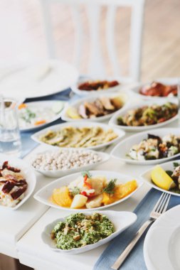 Geleneksel Türk ve Yunan yemek meze masası
