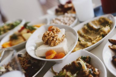 Geleneksel Türk ve Yunan yemek meze masası