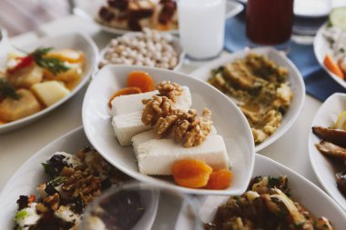 Geleneksel Türk ve Yunan yemek meze masası