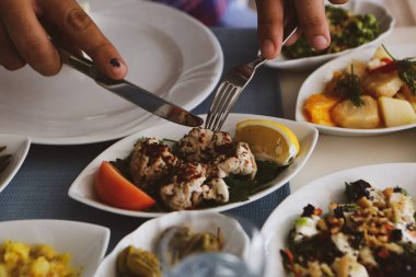 Geleneksel Türk ve Yunan yemek meze masası