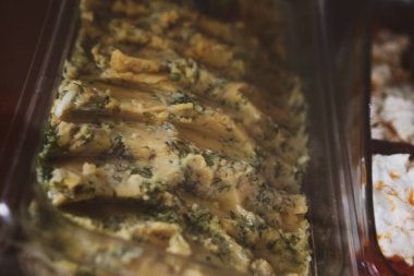 Geleneksel Türk ve Yunan yemek meze masası