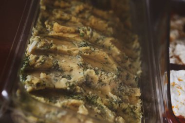 Geleneksel Türk ve Yunan yemek meze masası