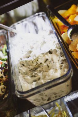 Geleneksel Türk ve Yunan yemek meze masası