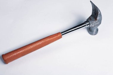 Eski model çekiç, marangozlar için bir zanaat aracı.