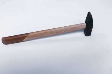 Eski model çekiç, marangozlar için bir zanaat aracı.