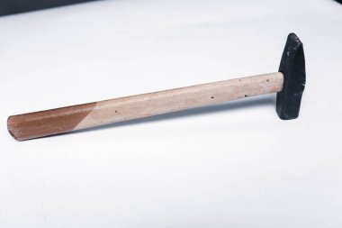 Eski model çekiç, marangozlar için bir zanaat aracı.