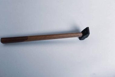 Eski model çekiç, marangozlar için bir zanaat aracı.
