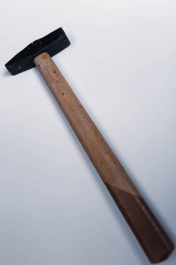 Eski model çekiç, marangozlar için bir zanaat aracı.