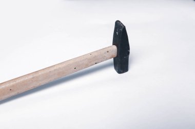 Eski model çekiç, marangozlar için bir zanaat aracı.