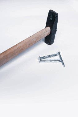 Eski model çekiç, marangozlar için bir zanaat aracı.