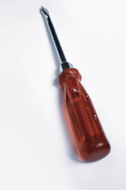 Plastik saplı tornavida.